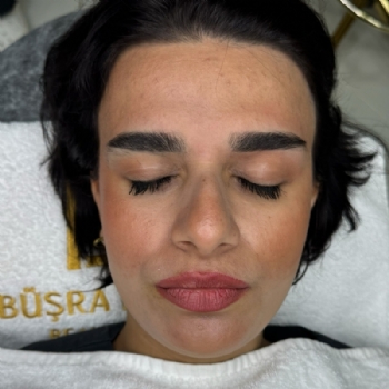 Kaş Alımıyla Bakışlarınıza Güç Katın